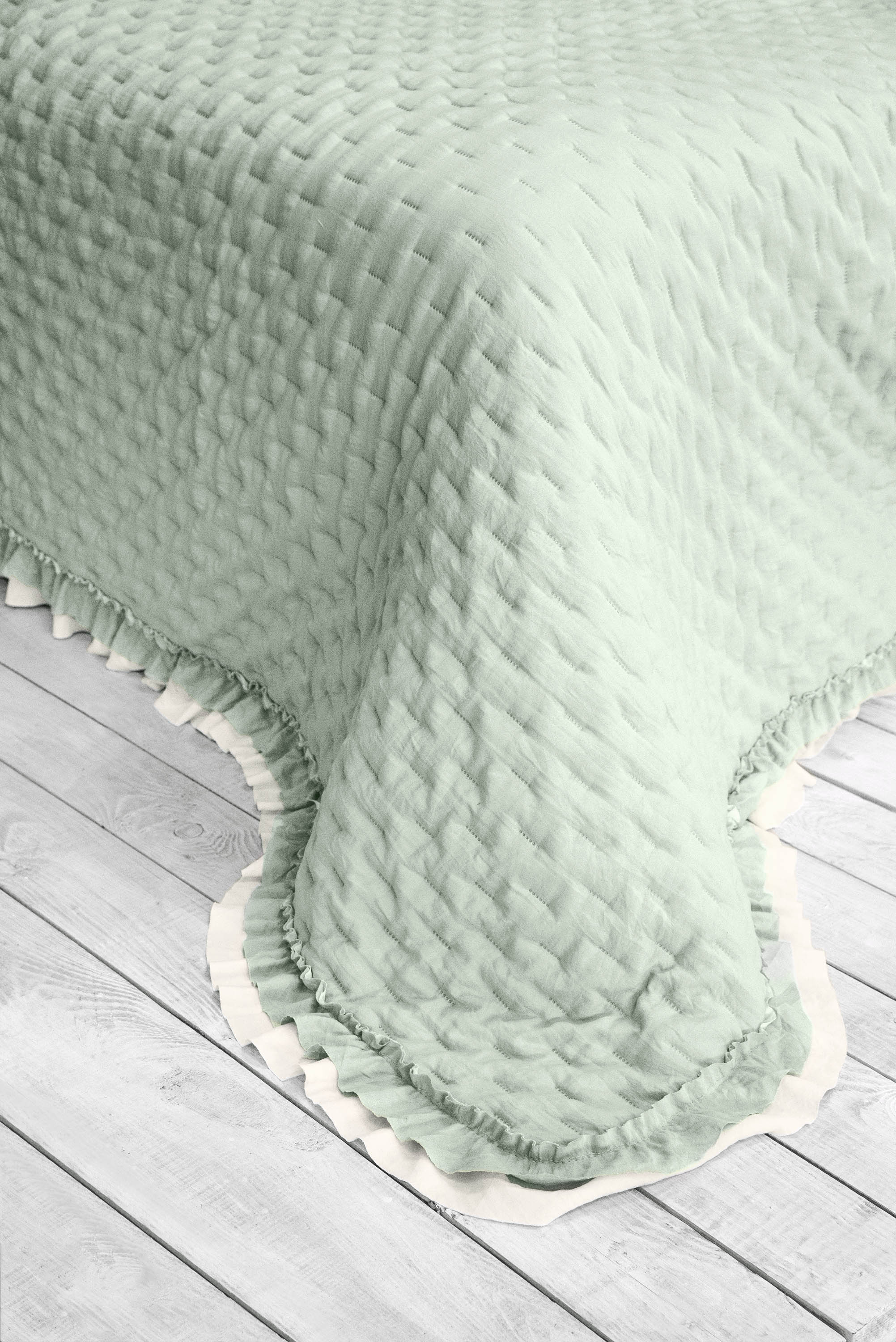 Покрывало 1-спальное с рюшами "Рошель" ЗЕЛЕНОЕ 180x250см